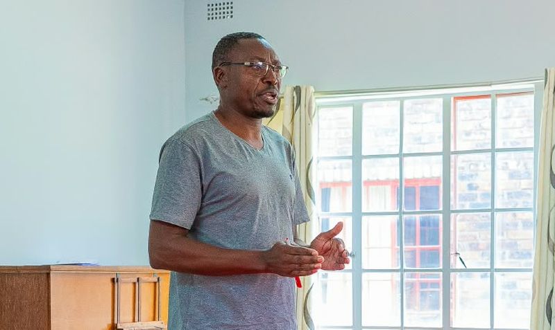 A Mukutronics instructor explaining coding and robotics concepts