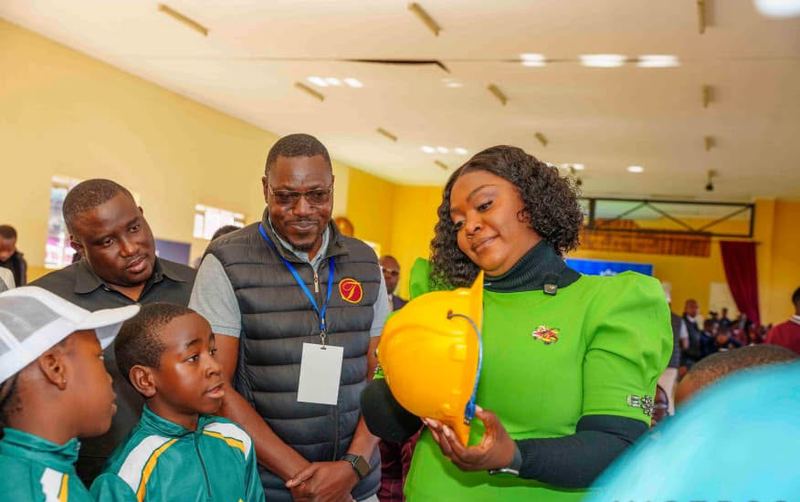 The Mukutronics team engaging with students at a school outreach event